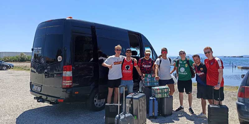 Μεταφορά τουριστών στο λιμάνι του Πειραιά.